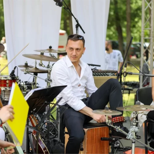 IMG-caf27f5e3337308ab552bff042e063b7-V