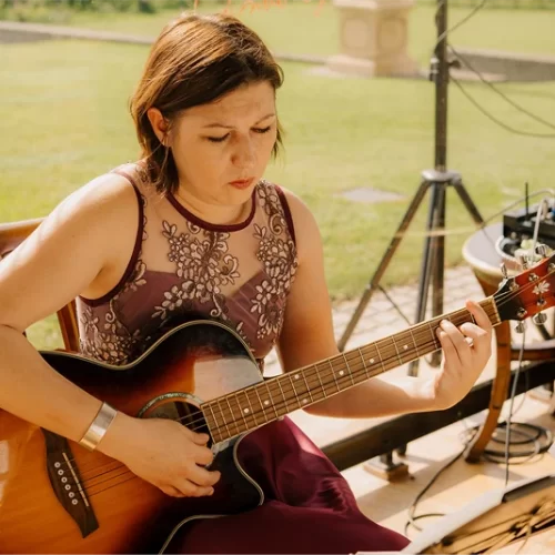 Wonder Strings - sastavi sa gitarom