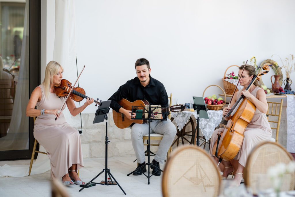 Wonder Trio sa gitarom na ekskluzivnoj vinskoj degustaciji